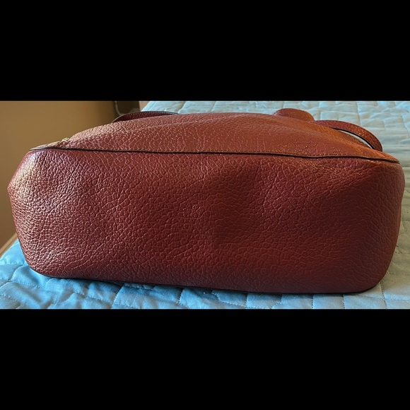 BURBERRY Heritage 'Ledbury' Grained Leather Hobo Bag in Tile Red - Picture 6 of 14